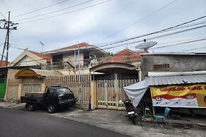 OYO 93863 Dv Homestay Syariah Genteng