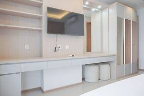 Nice And Comfort 1Br At 25Th Floor Samara Suites Apartment