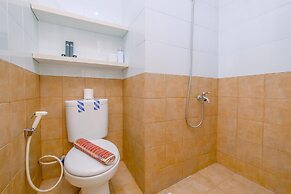 Fancy And Nice Studio (No Kitchen) At Green Pramuka City Apartment