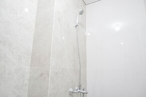 Nice And Elegant Studio At Transpark Cibubur Apartment