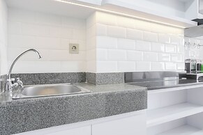 Nice And Elegant Studio At Transpark Cibubur Apartment