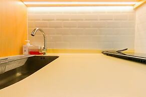 Homey And Modern Studio At Tree Park City Cikokol Apartment