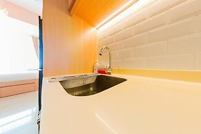 Homey And Modern Studio At Tree Park City Cikokol Apartment