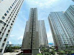 Minimalist Studio (No Kitchen) At Green Bay Pluit Apartment