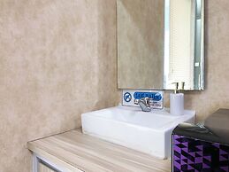 Minimalist Studio (No Kitchen) At Green Bay Pluit Apartment