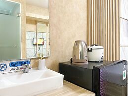 Minimalist Studio (No Kitchen) At Green Bay Pluit Apartment