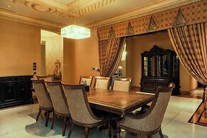Luxurious And Strategic 4Br Da Vinci Apartment