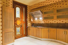 Luxurious And Strategic 4Br Da Vinci Apartment