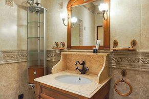 Luxurious And Strategic 4Br Da Vinci Apartment