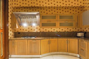 Luxurious And Strategic 4Br Da Vinci Apartment