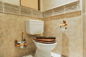 Luxurious And Strategic 4Br Da Vinci Apartment