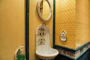 Luxurious And Strategic 4Br Da Vinci Apartment