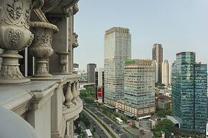 Luxurious And Strategic 4Br Da Vinci Apartment