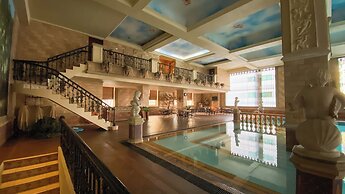 Luxurious And Strategic 4Br Da Vinci Apartment