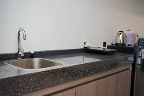Simply Look Studio Apartment Carstensz Residence