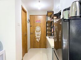 Good And Homey Studio At Gateway Park Lrt City Bekasi Apartment