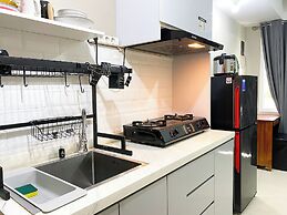 Good And Homey Studio At Gateway Park Lrt City Bekasi Apartment