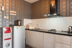 Good And Homey 2Br At Nifarro Park Apartment