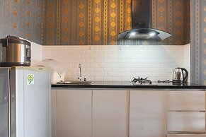 Good And Homey 2Br At Nifarro Park Apartment