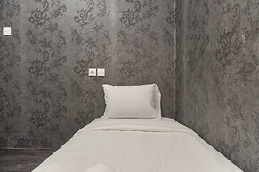 Good And Homey 2Br At Nifarro Park Apartment