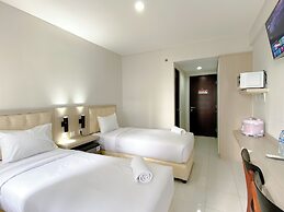 Modern Studio At Elvis Tower Apartment