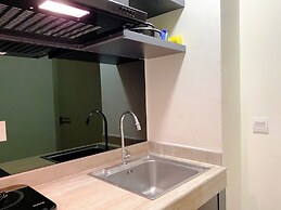 Comfort 2Br With Work Space At Meikarta Apartment