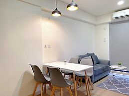 Comfort 2Br With Work Space At Meikarta Apartment