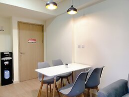 Comfort 2Br With Work Space At Meikarta Apartment