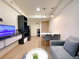 Comfort 2Br With Work Space At Meikarta Apartment