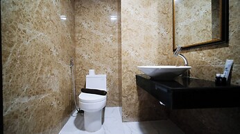 Modern And Comfy Studio At Grand Sungkono Lagoon Apartment