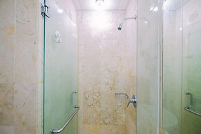 Modern Look And Comfy 3Br Apartment Bellagio Residence