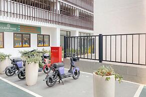 Spacious And Homey Studio At Cleon Park Apartment