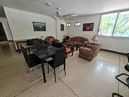 201 Apartamento Completo Rers en Versalles 3 Habitaciones - Cali Tower