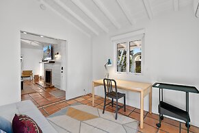 Charming Spanish Colonial A Chic Retreat for 4!