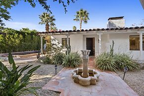 Charming Spanish Colonial A Chic Retreat for 4!