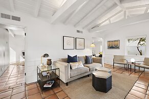 Charming Spanish Colonial A Chic Retreat for 4!