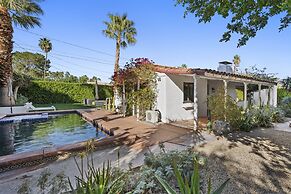 Charming Spanish Colonial A Chic Retreat for 4!