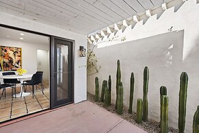 Charming Spanish Colonial A Chic Retreat for 4!