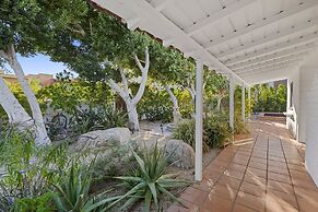 Charming Spanish Colonial A Chic Retreat for 4!