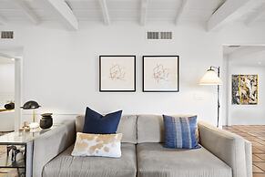 Charming Spanish Colonial A Chic Retreat for 4!