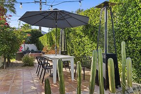 Charming Spanish Colonial A Chic Retreat for 4!