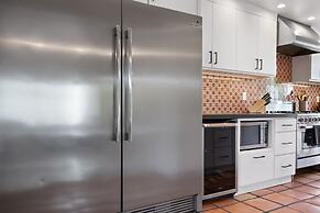 Charming Spanish Colonial A Chic Retreat for 4!