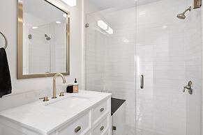 Charming Spanish Colonial A Chic Retreat for 4!