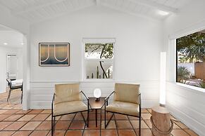Charming Spanish Colonial A Chic Retreat for 4!