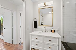 Charming Spanish Colonial A Chic Retreat for 4!