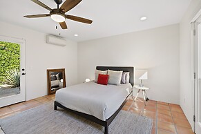 Charming Spanish Colonial A Chic Retreat for 4!