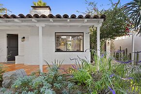 Charming Spanish Colonial A Chic Retreat for 4!