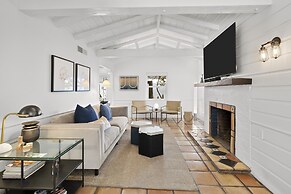 Charming Spanish Colonial A Chic Retreat for 4!