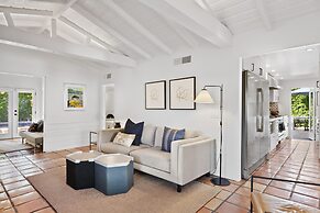 Charming Spanish Colonial A Chic Retreat for 4!