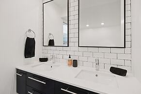 Charming Spanish Colonial A Chic Retreat for 4!